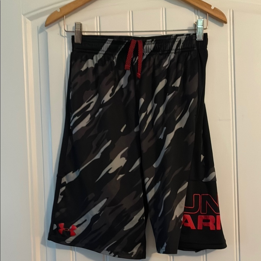 Under Armour Boys Shirts Size Large